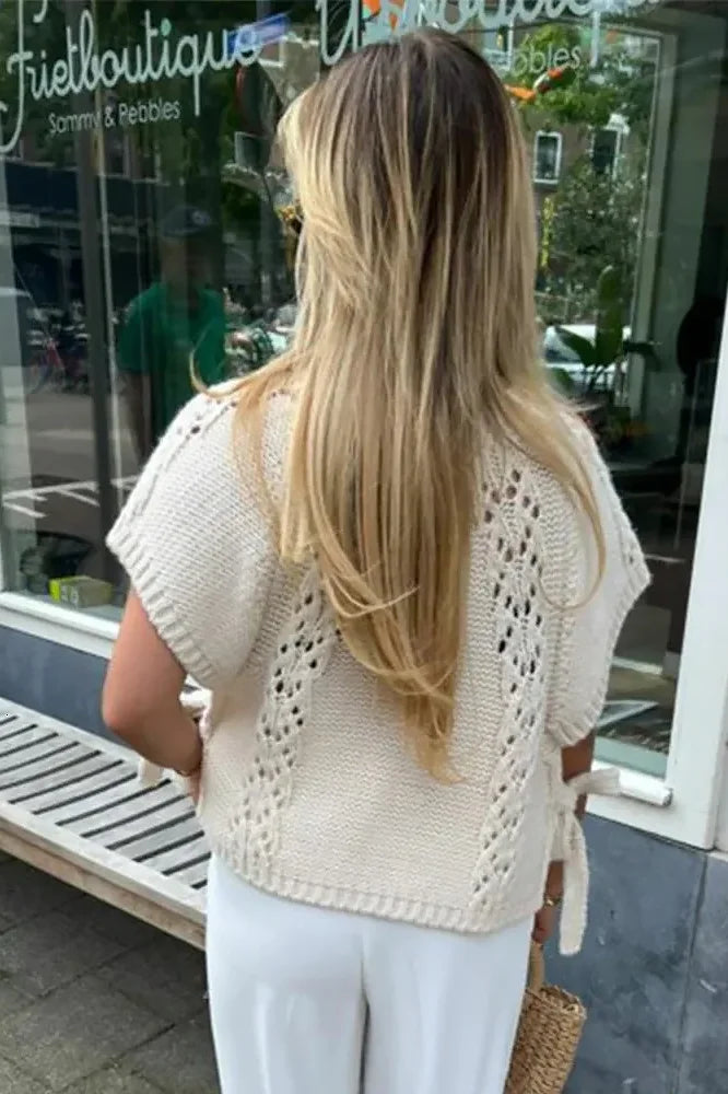 Gestrickter, hohler Damenpullover mit Schnürung