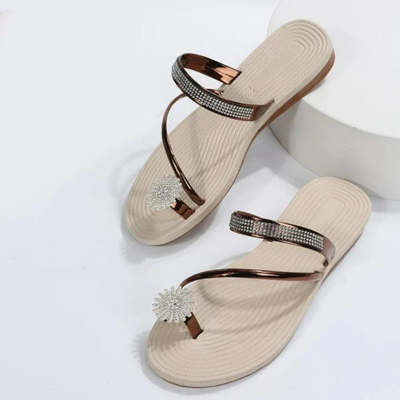 Aislee | sandalen mit einem muster aus schneeflocken