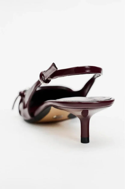 Slingback-High-Heels mit spitzer Zehenpartie und Schnalle