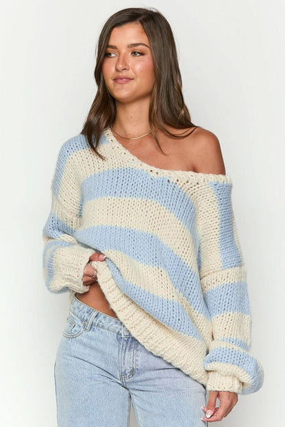 Schulterfreier Pullover mit Streifen