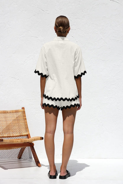 Schlichtes Cardigan-Set mit gewellten Nähten