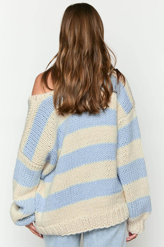 Schulterfreier Pullover mit Streifen