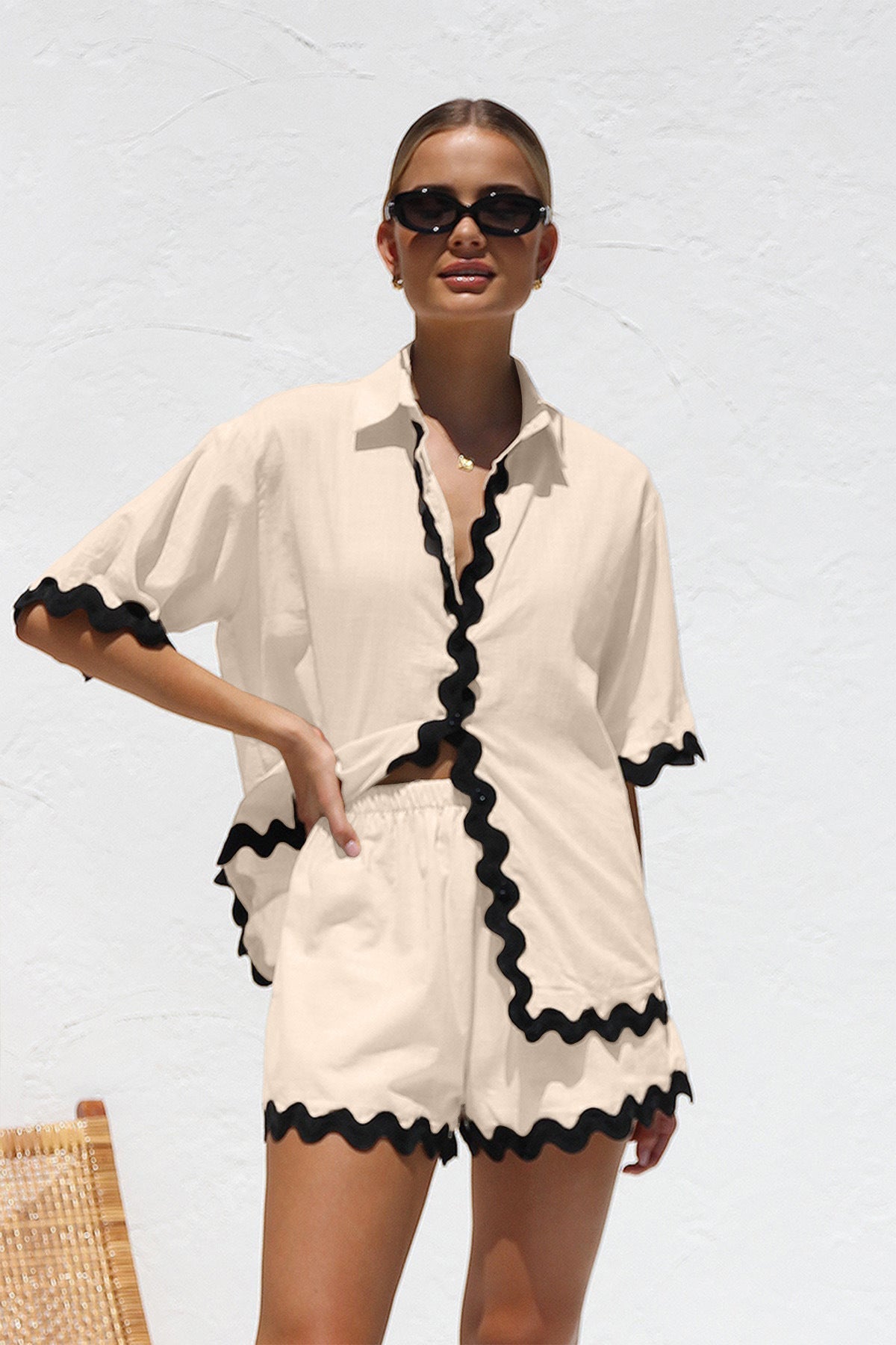Schlichtes Cardigan-Set mit gewellten Nähten