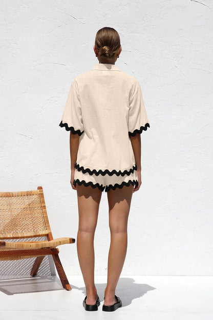Schlichtes Cardigan-Set mit gewellten Nähten