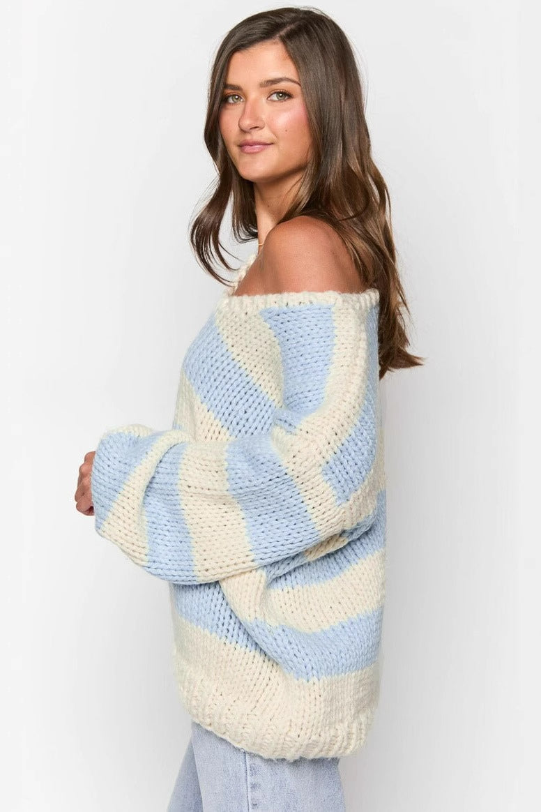 Schulterfreier Pullover mit Streifen