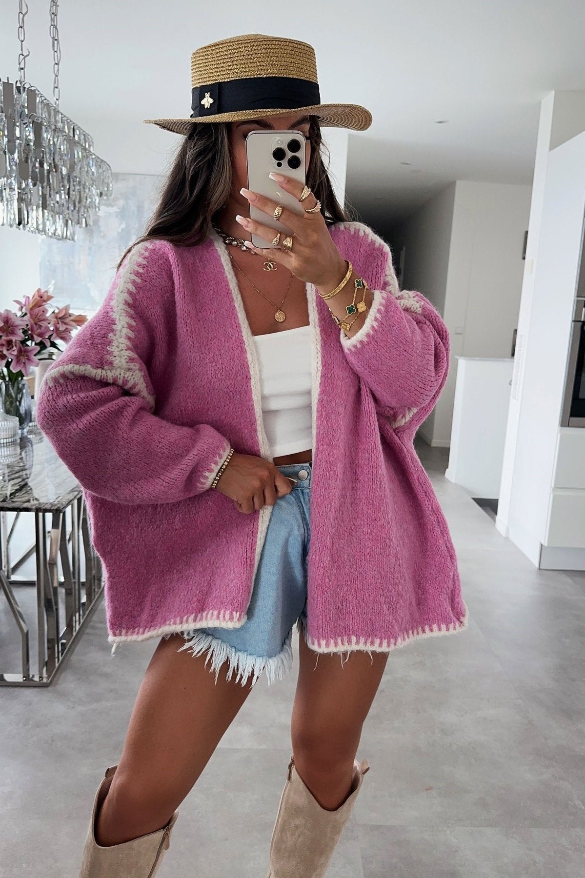 Lockere Strickjacke mit langen Ärmeln in Kontrastfarbe
