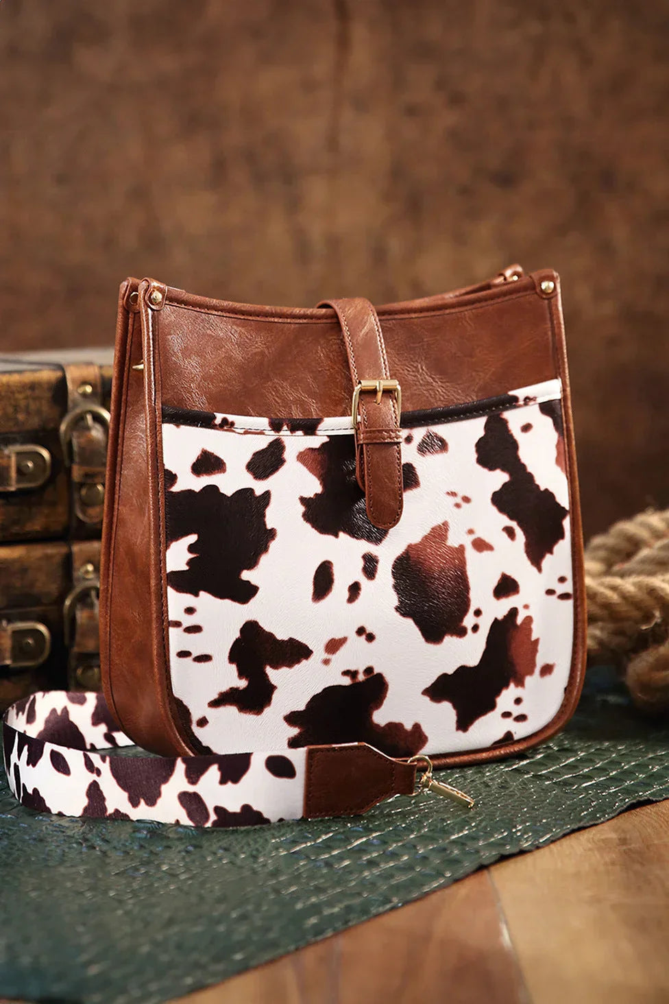 Braune Umhängetasche im Western-Cowboy-Stil mit Kuhmuster