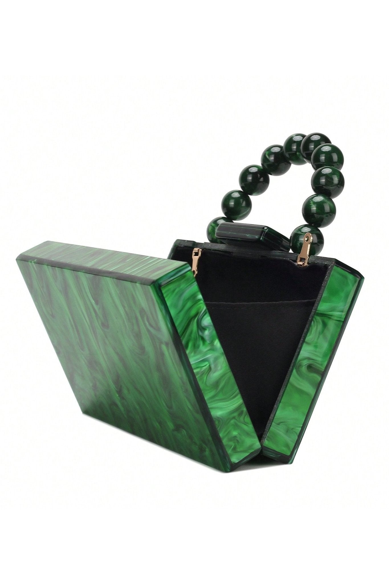 Handtasche mit Perlenkette und Marmorierung