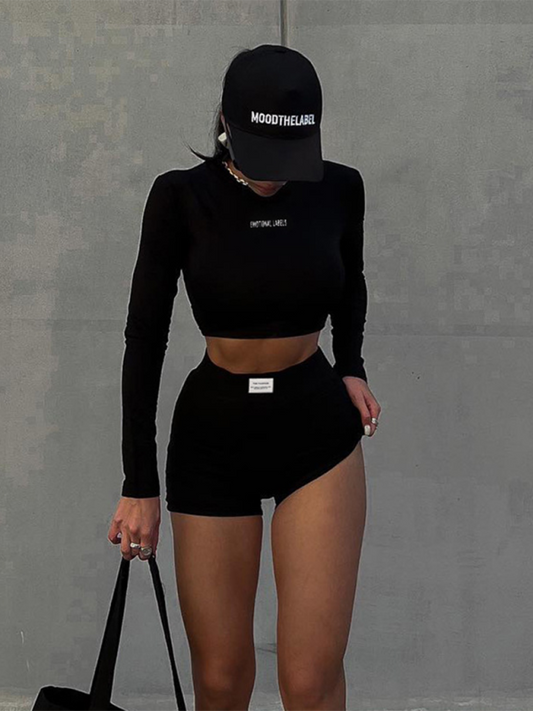 Zweiteiliges Damen-Set aus Strickpullover mit Rundhalsausschnitt, langen Ärmeln und Shorts